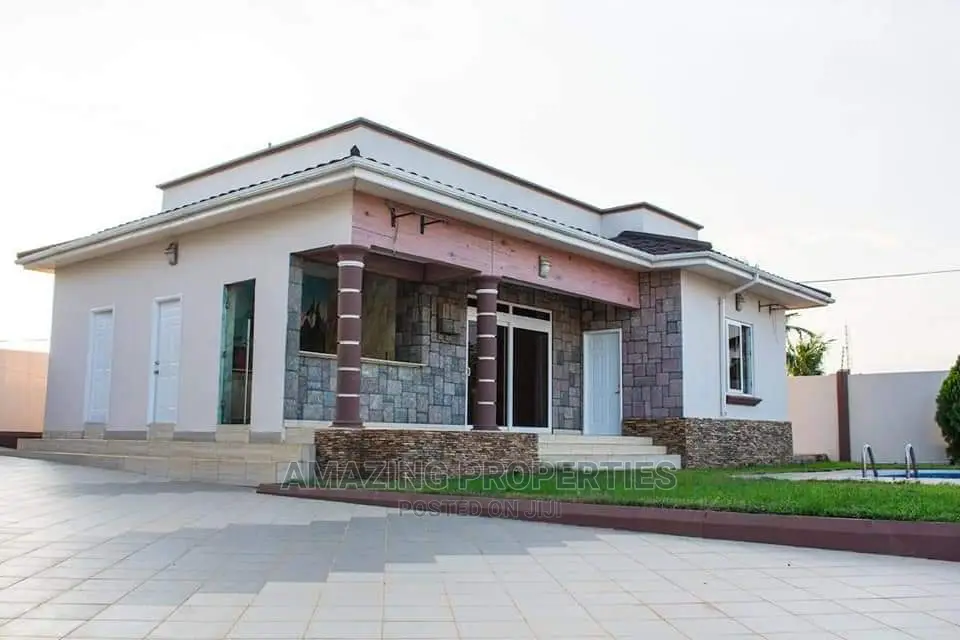 5bdrm House in Tema Community for Sale