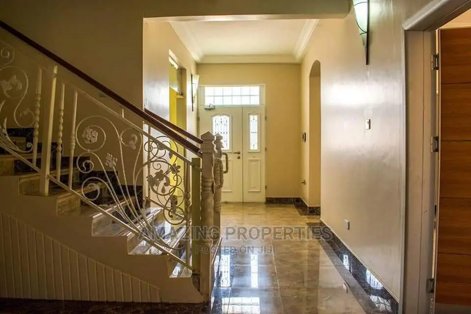 5bdrm House in Tema Community for Sale