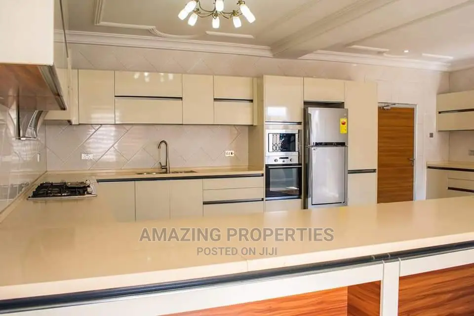 5bdrm House in Tema Community for Sale