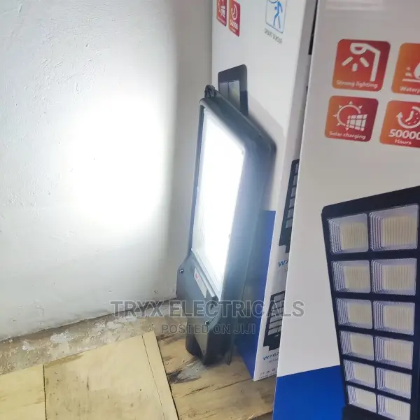 600W LED Solar Street Light With Remote- Black