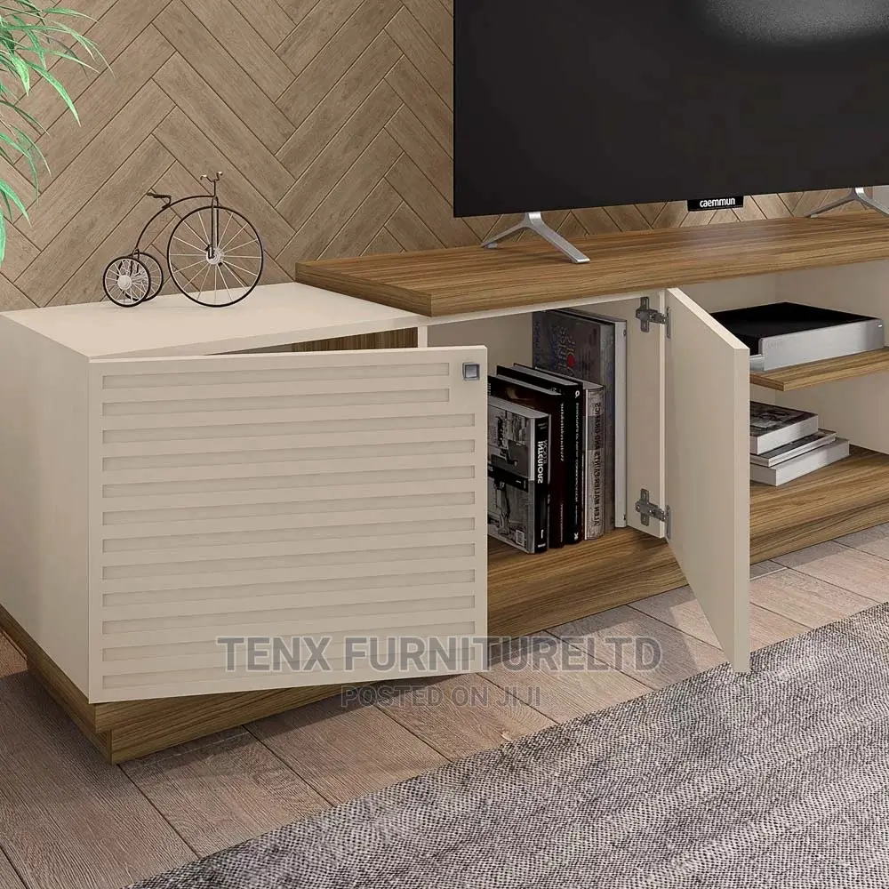 TV Stand (Laminanoes)