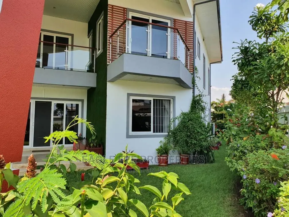 5bdrm House in Airport Hills for sale