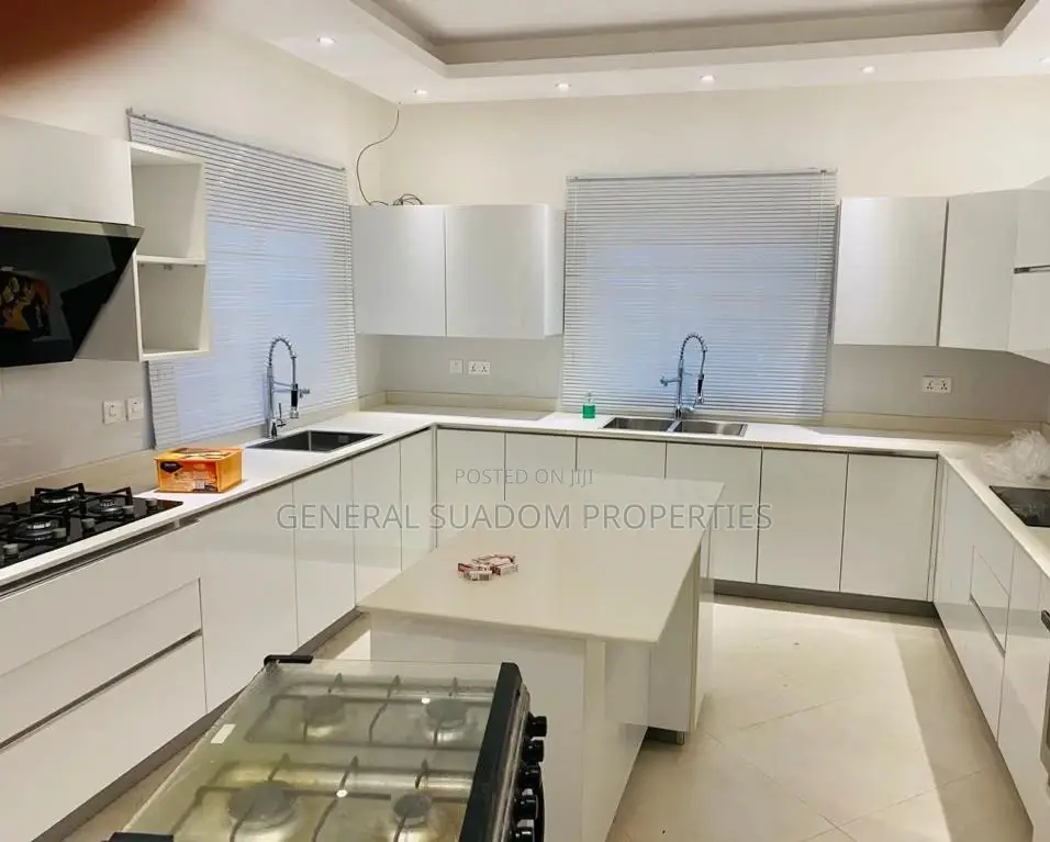 5bdrm Duplex in Suadom Properties, Baatsona Total for sale