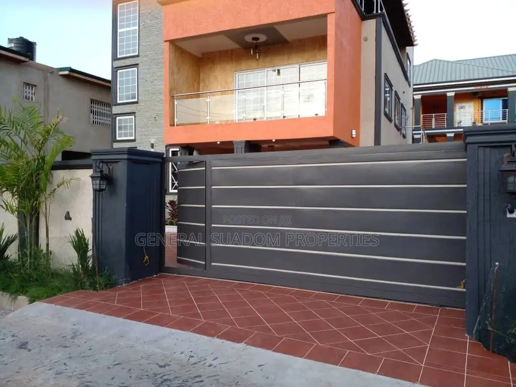 6bdrm Duplex in Suadom Properties, Manet Junction for Sale