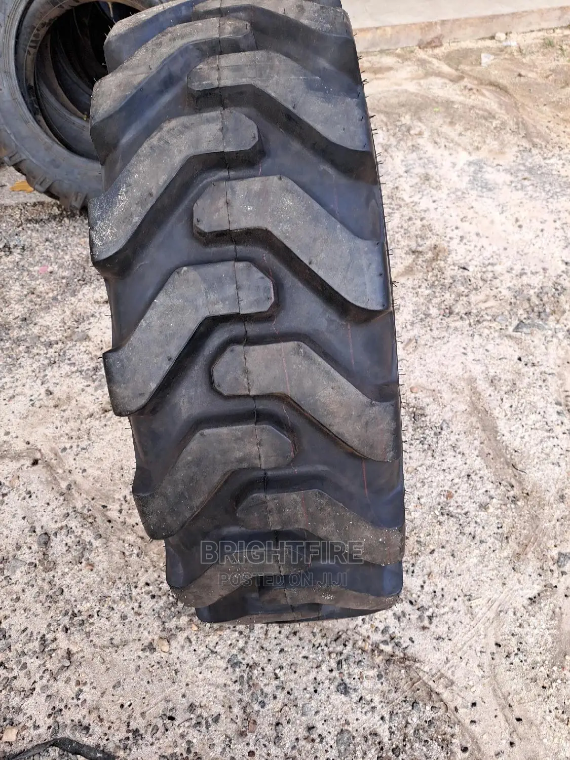 12.5/80-18 Backhole Tire