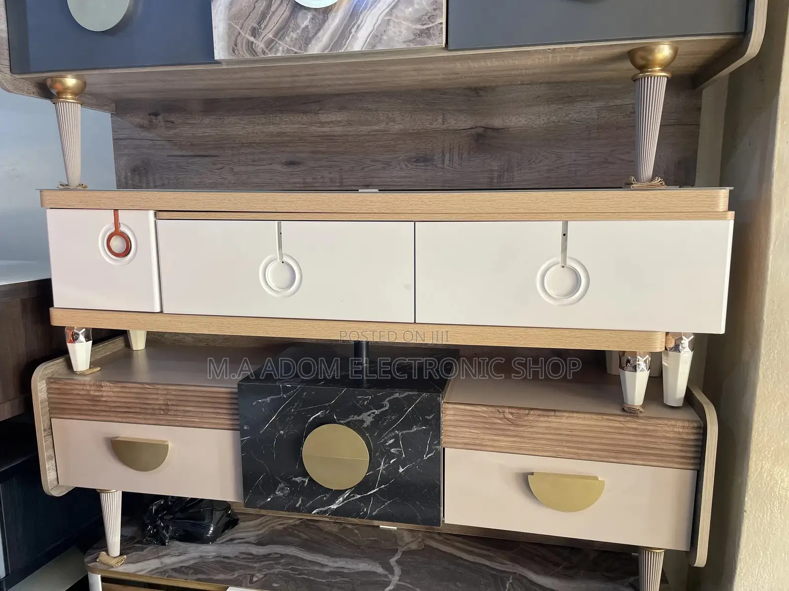 Italian Expandable Tv Stand