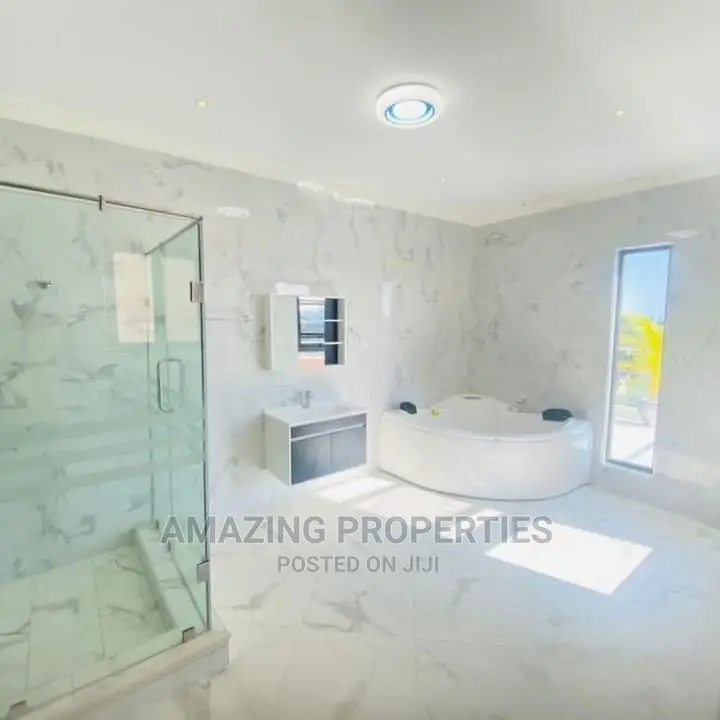 6bdrm House in for Sale 6 Bedroom for Sale