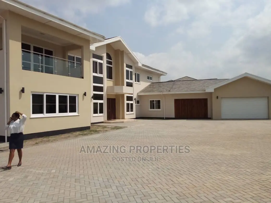 5bdrm House in @ Airport Hills
For for sale