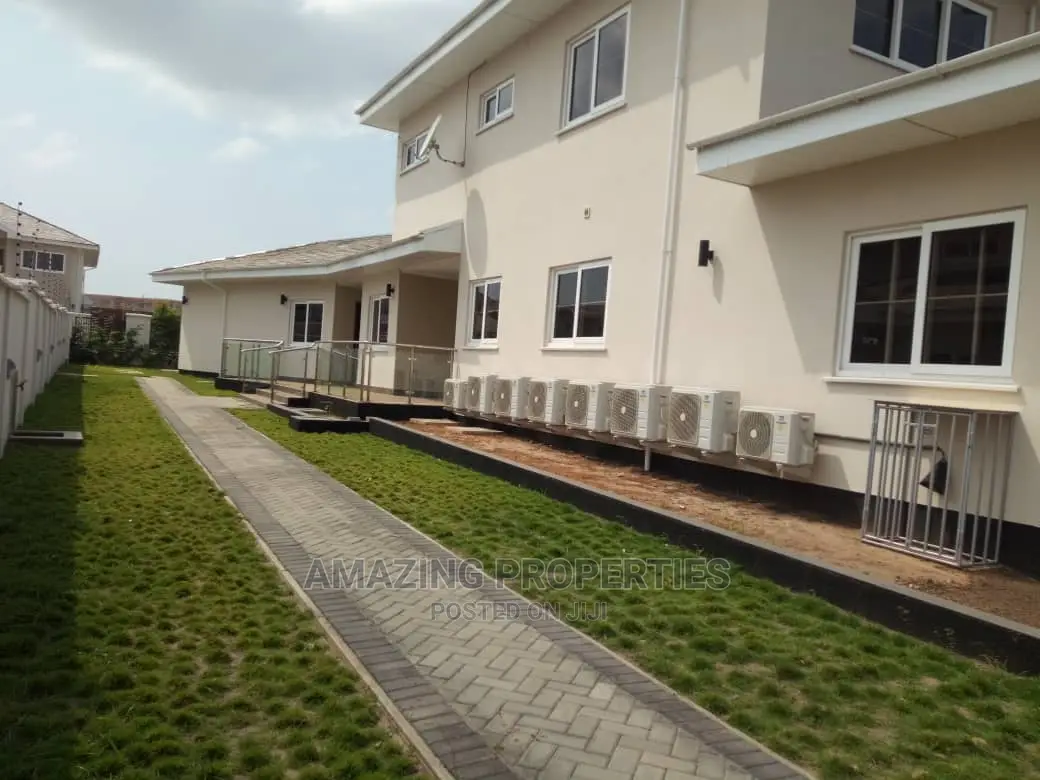 5bdrm House in @ Airport Hills
For for sale