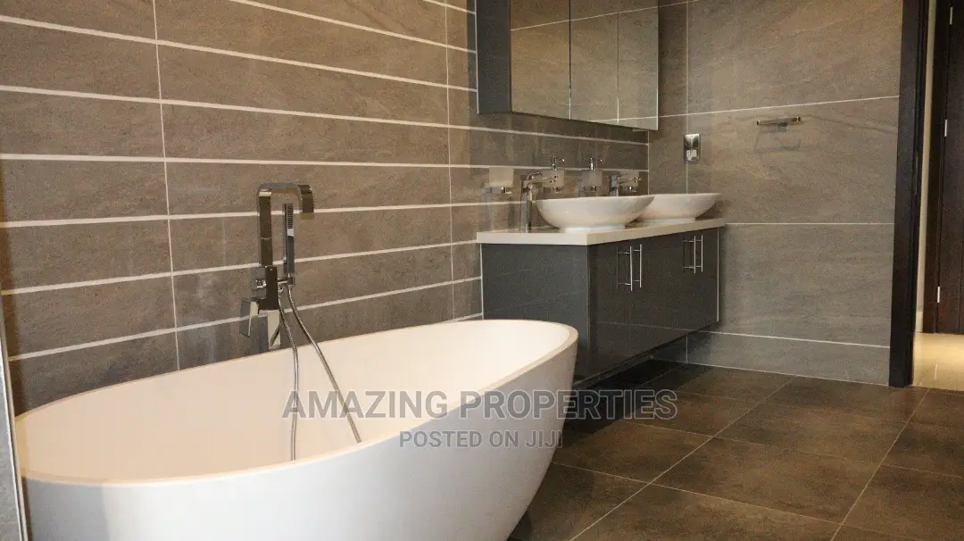 5bdrm House in Airport Hills for Sale