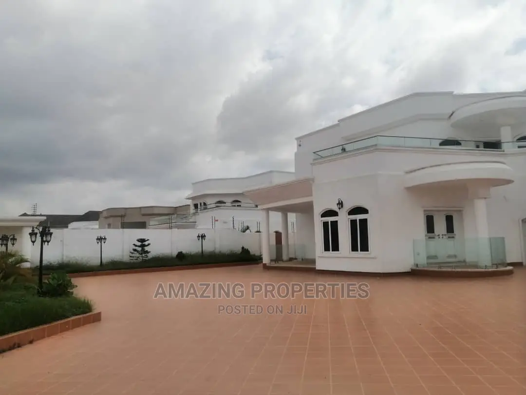 5bdrm House in 5 Bedrooms Self for Sale