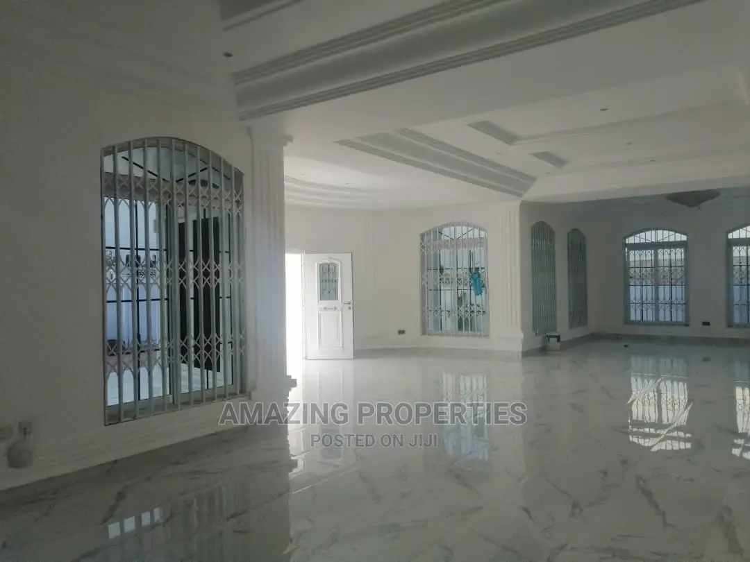 5bdrm House in 5 Bedrooms Self for Sale