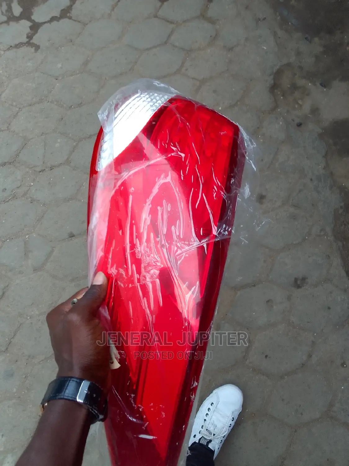Hyundai Ix35 or Tucson 2011-15 Tail Light Pair.
