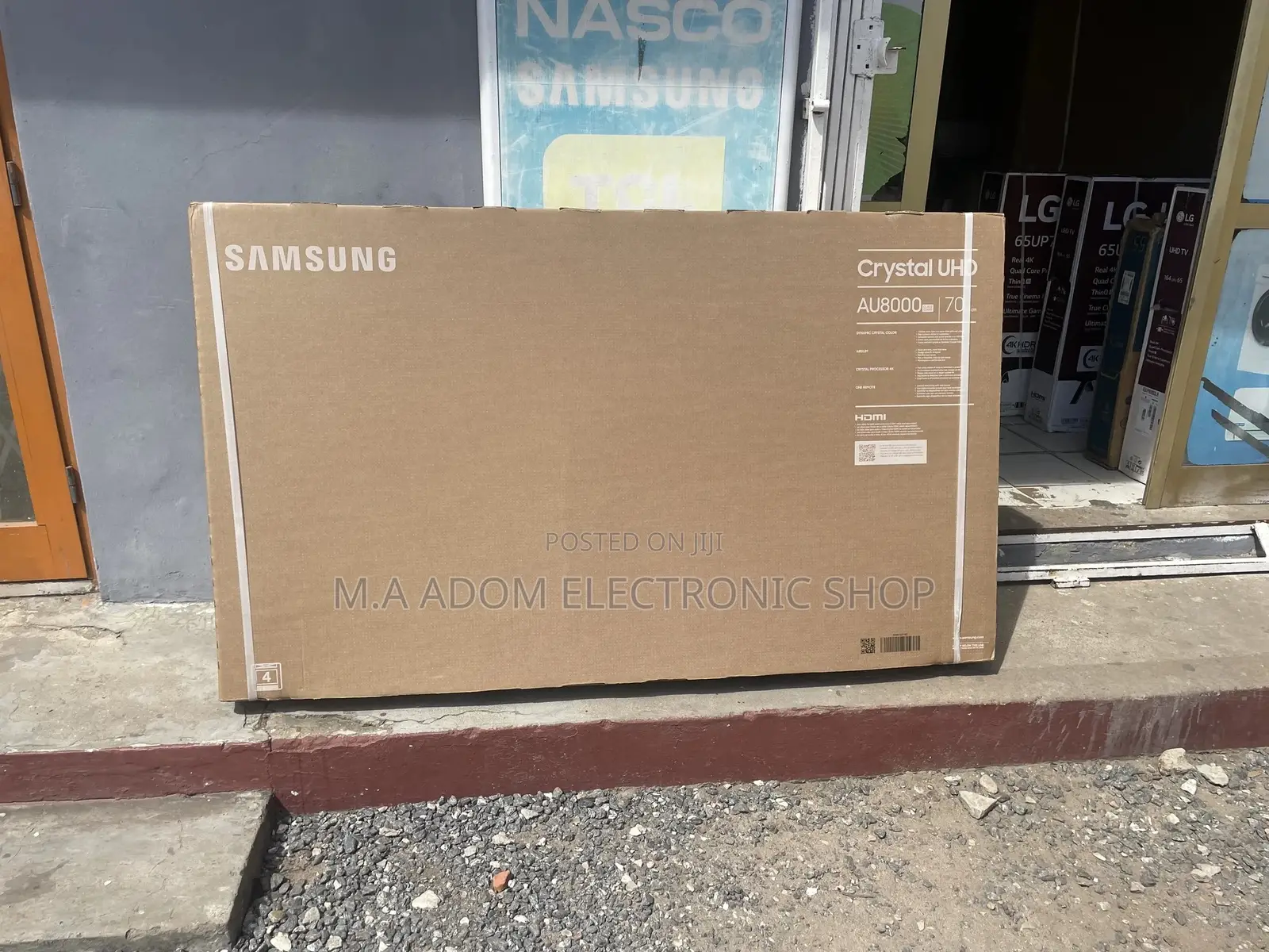 Ultra Slim Samsung 70” UHD 4K Series 8+ Smart Remote
