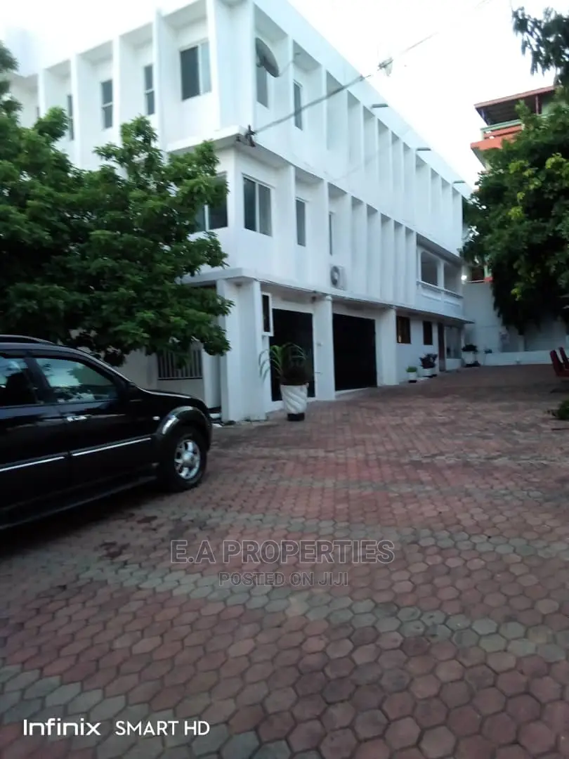 10bdrm Mansion in E a Properties, School Complex Area for Sale