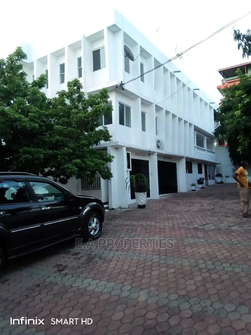 10bdrm Mansion in E a Properties, School Complex Area for Sale