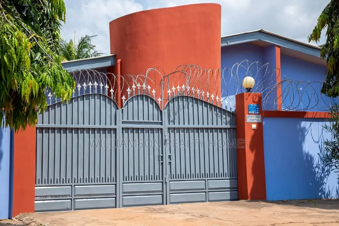 4bdrm House in Community 20, Spintex for sale
