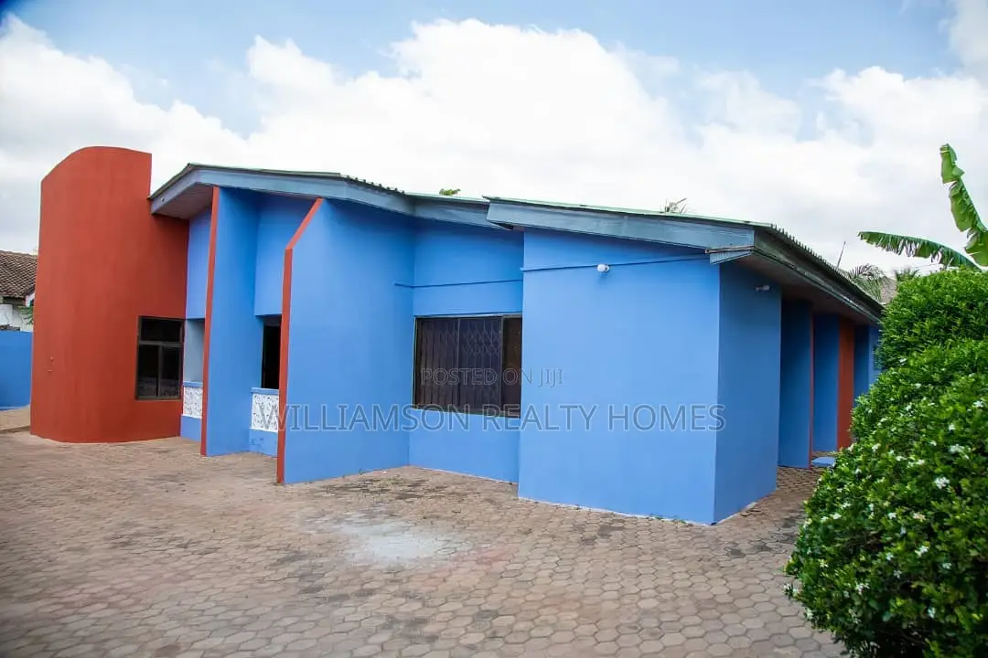 4bdrm House in Community 20, Spintex for sale