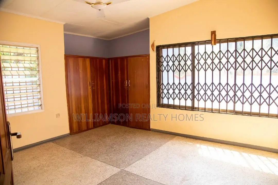 4bdrm House in Community 20, Spintex for sale