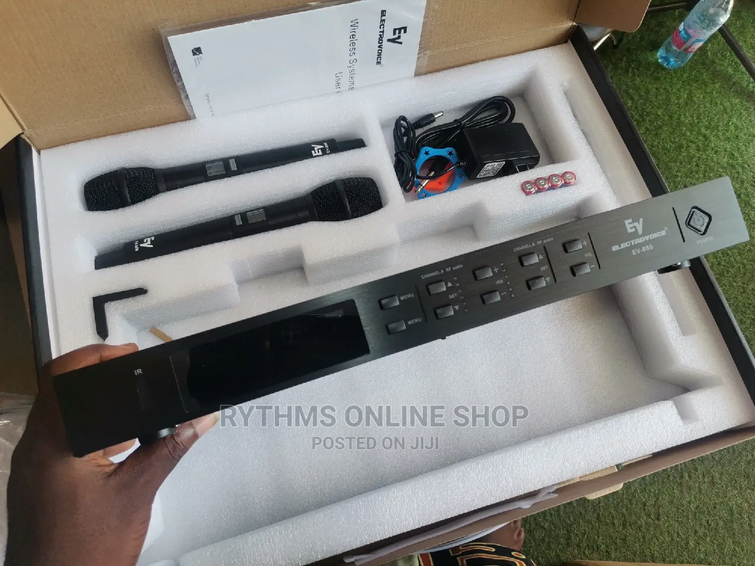 Wireless Microphone (EV-880)