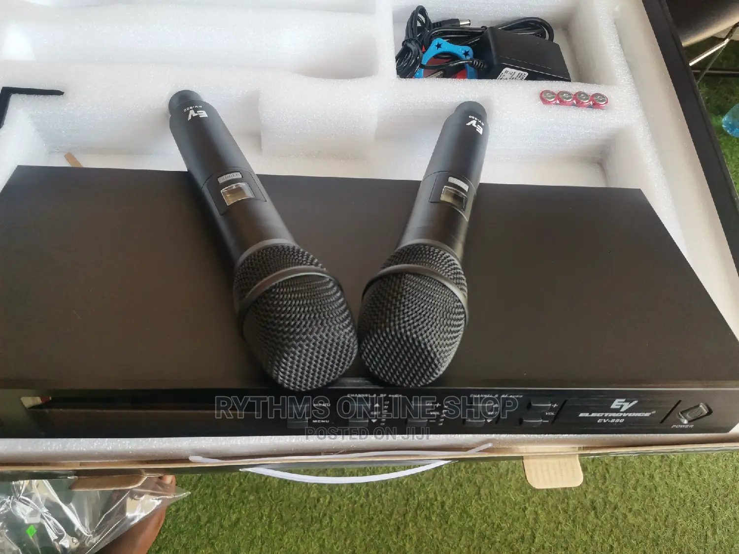 Wireless Microphone (EV-880)