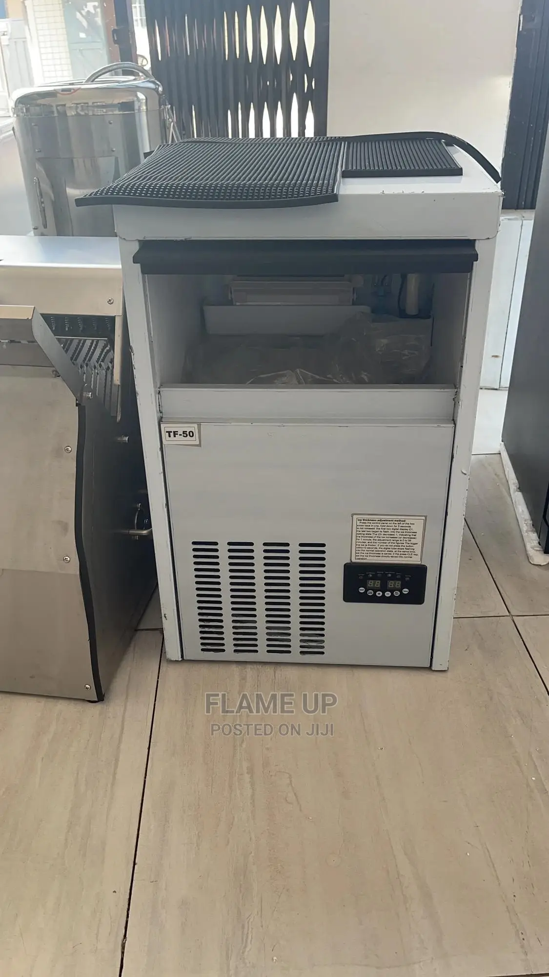 Ice Cube Maker