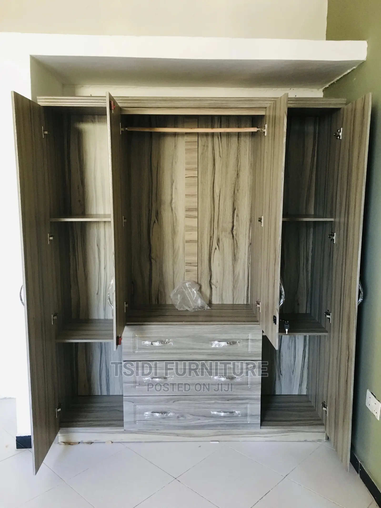 Classic Four Doors Wardrobe