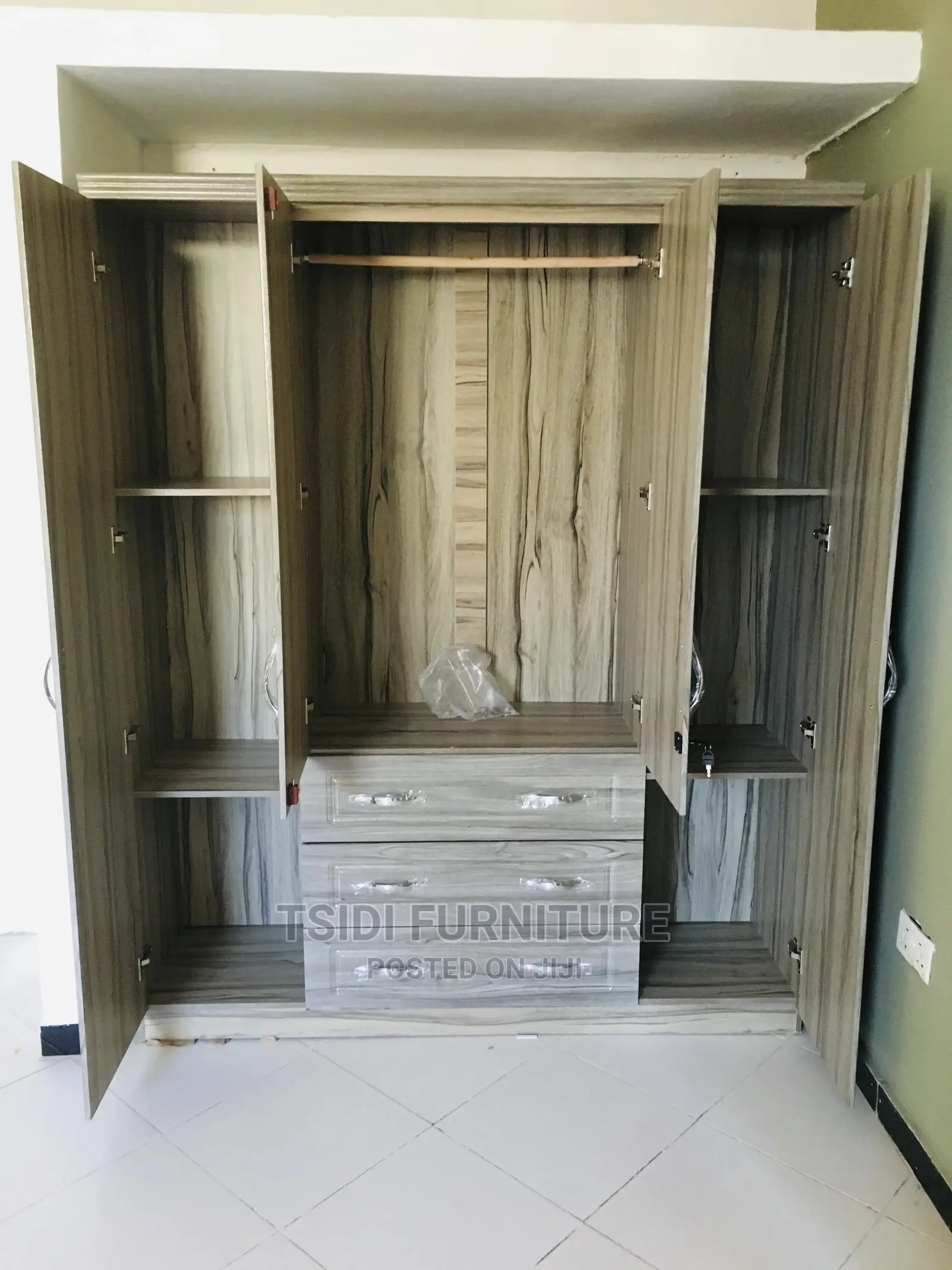 Classic Four Doors Wardrobe
