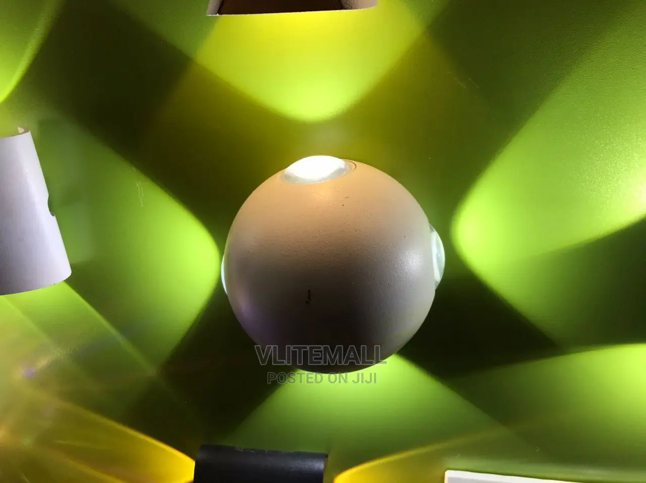 Indoor / Outdoor Wall Lite