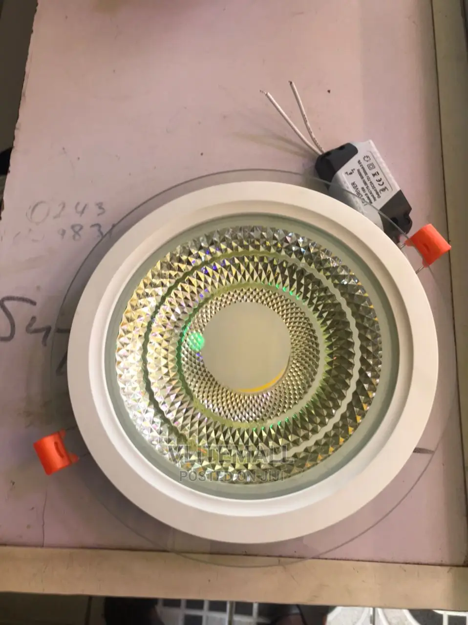 Grande Led 18 + 18W White /Blue