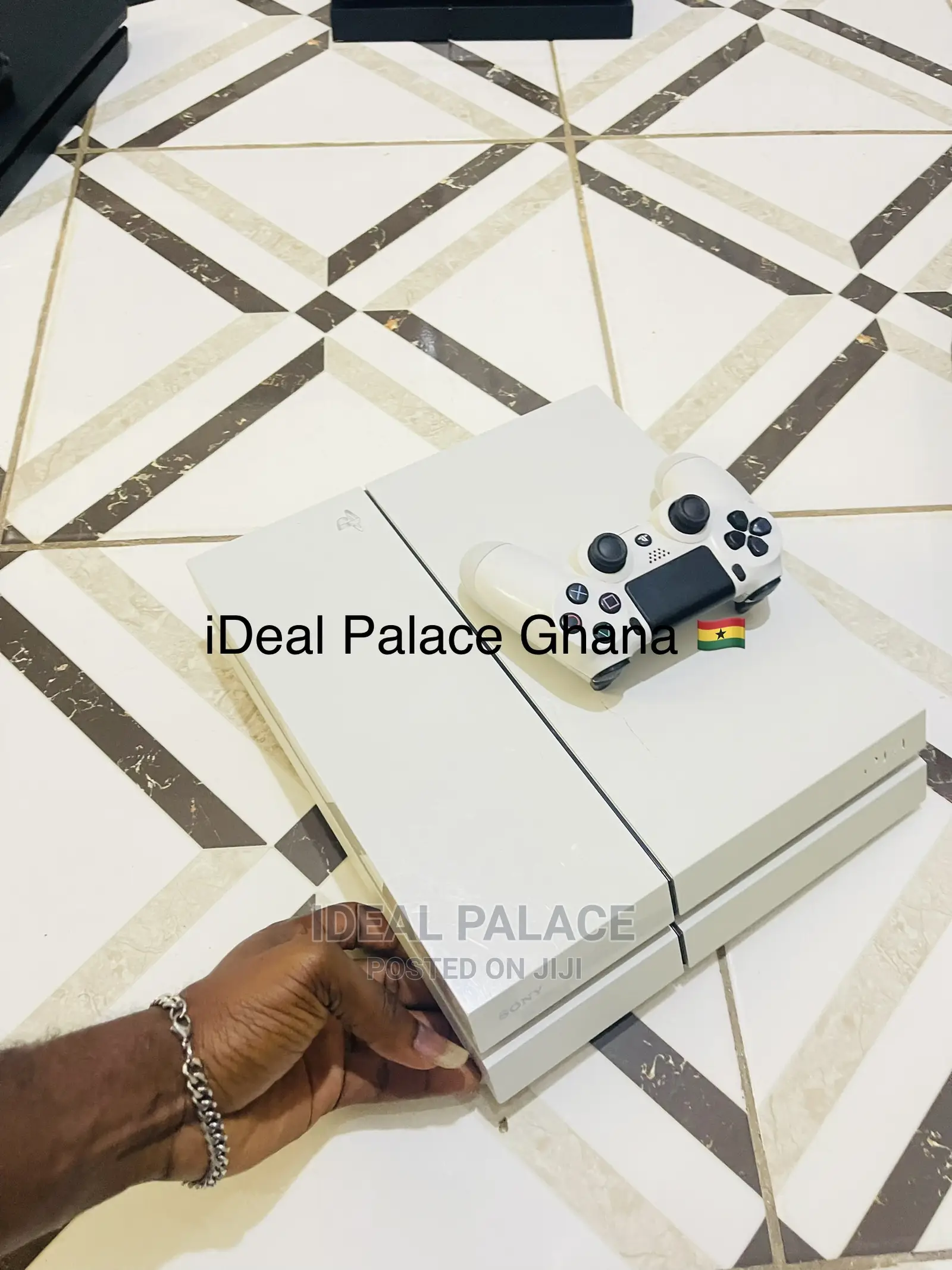 Playstation 4 Standard Limited White Edition