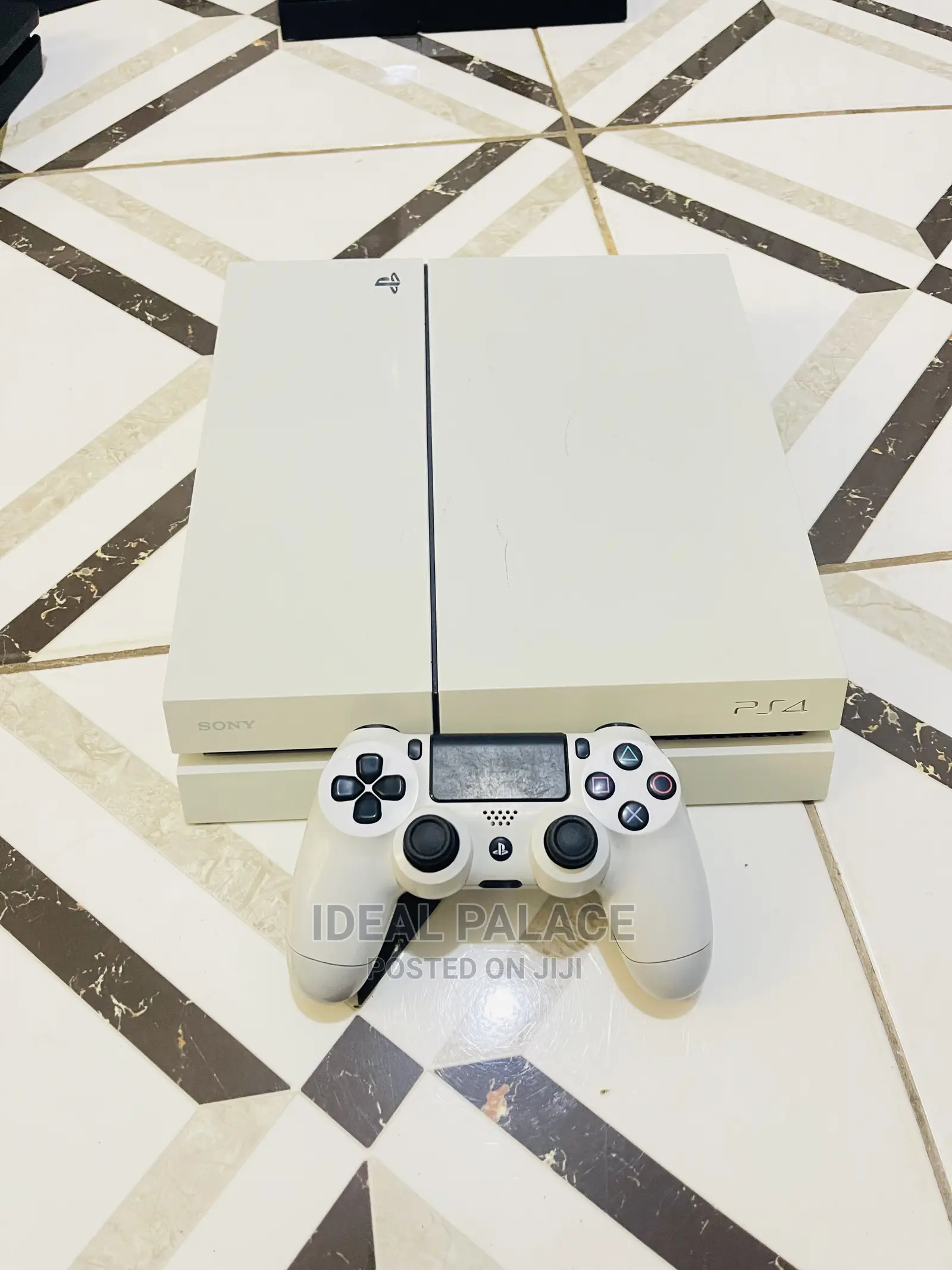 Playstation 4 Standard Limited White Edition