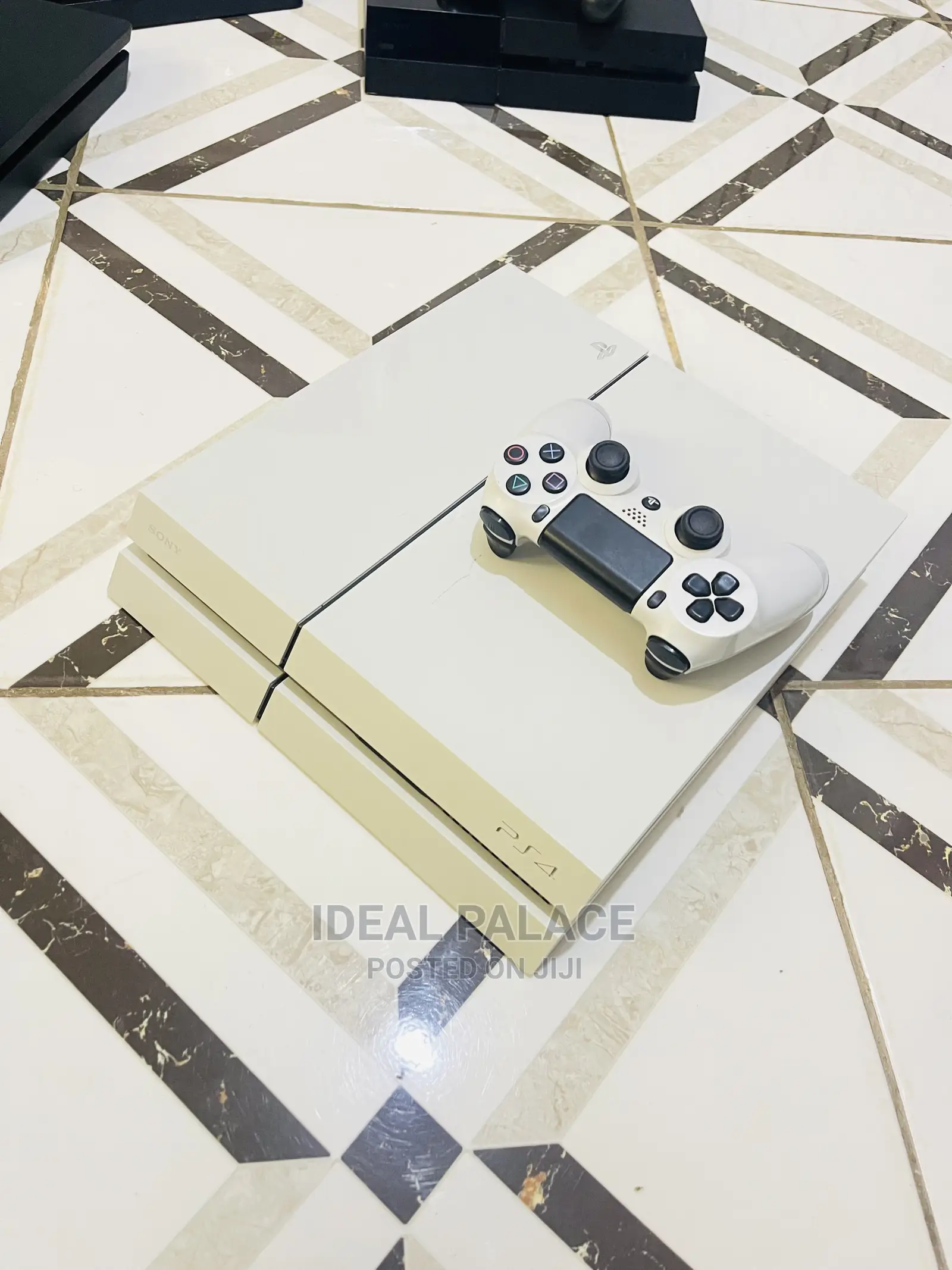 Playstation 4 Standard Limited White Edition