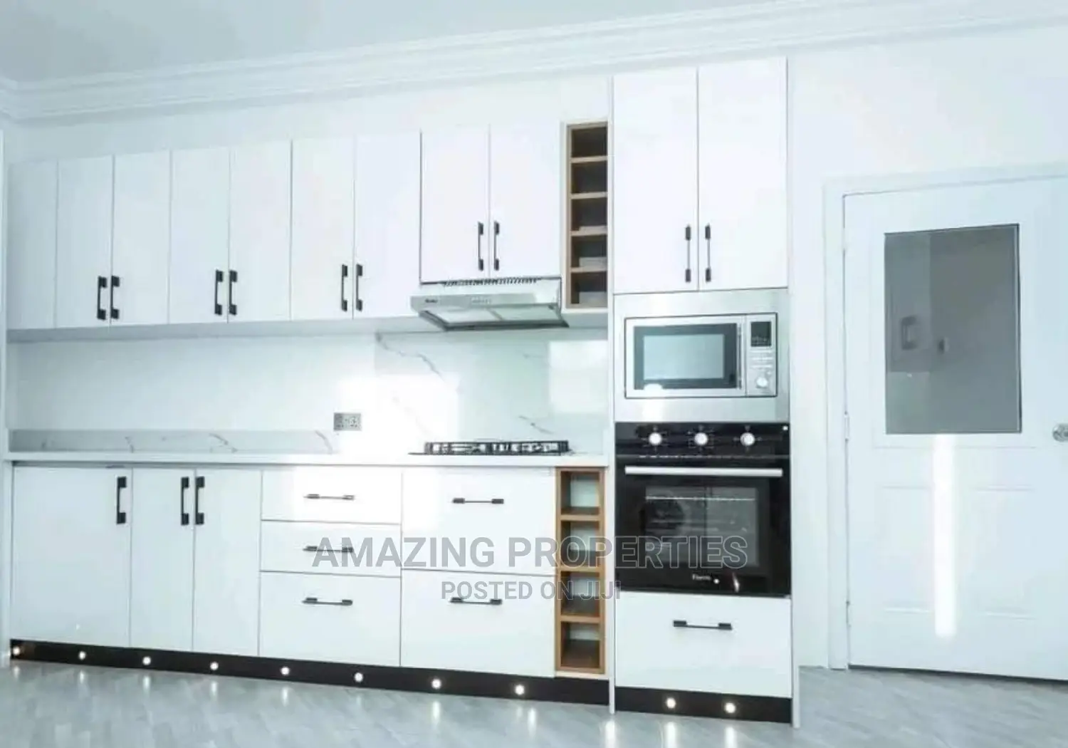5bdrm House in Spintex for Sale