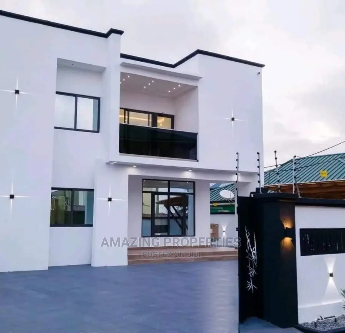 5bdrm House in Spintex for Sale