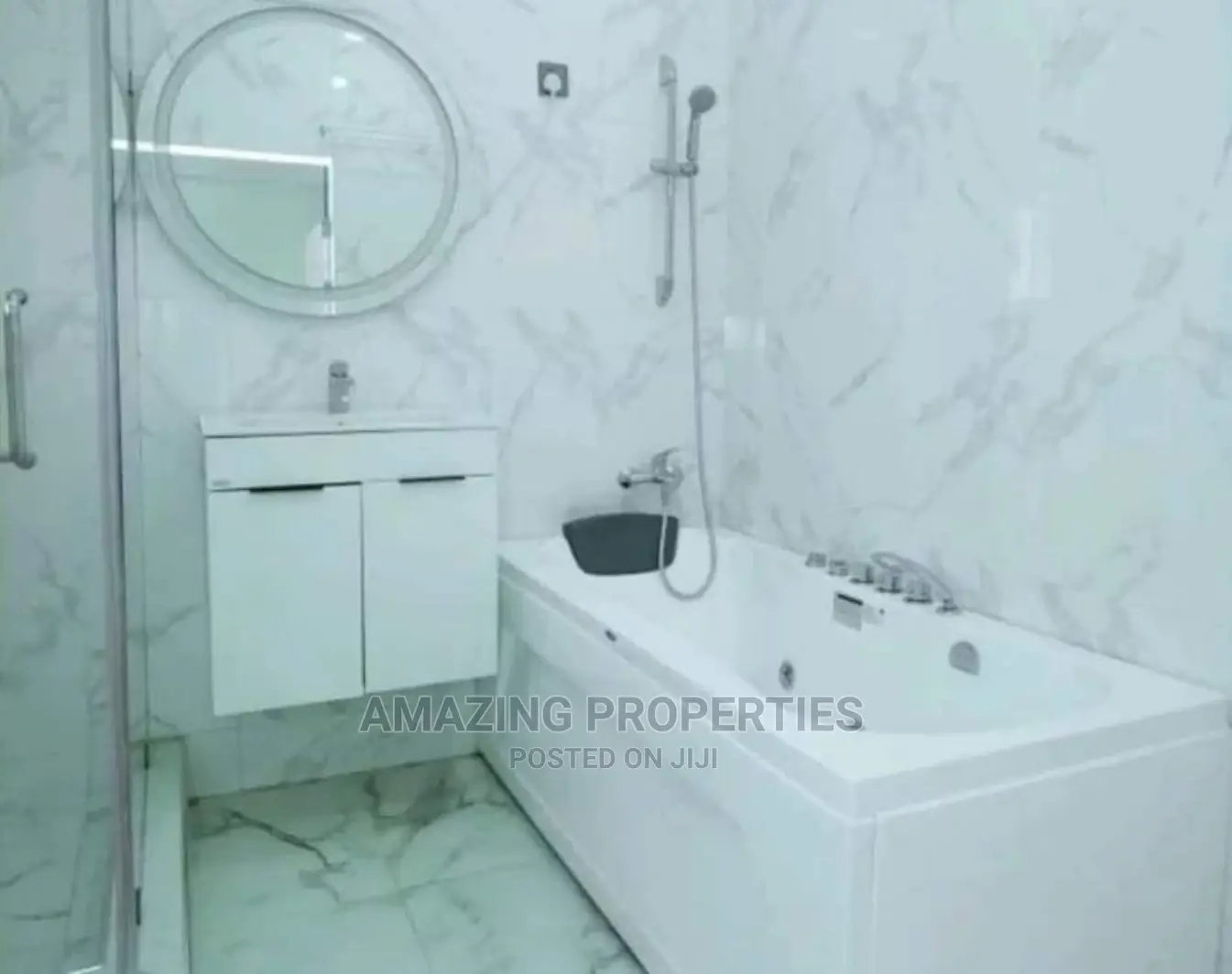 5bdrm House in Spintex for Sale