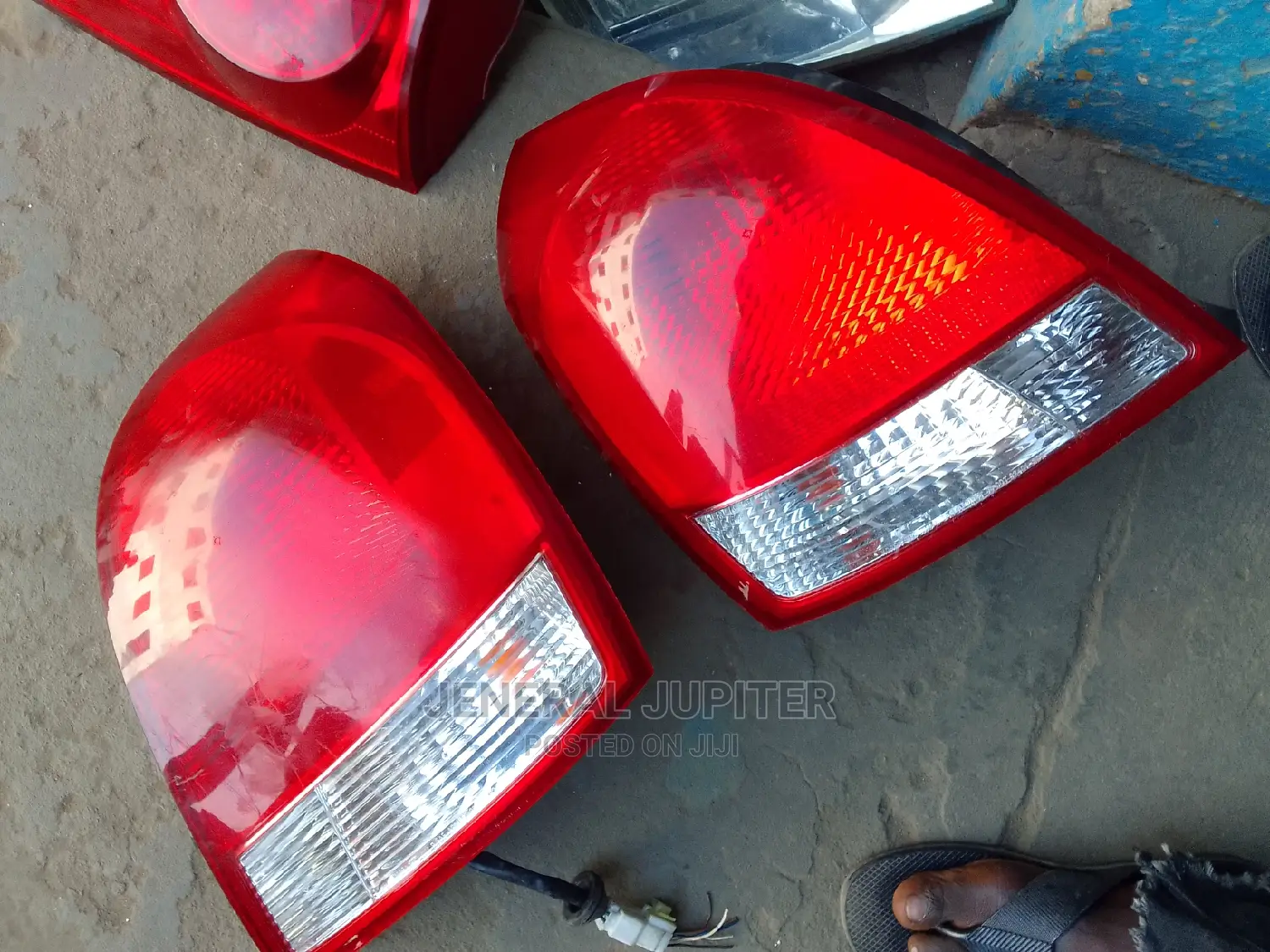 Hyundai Elantra 2002 Tail Light Pair.