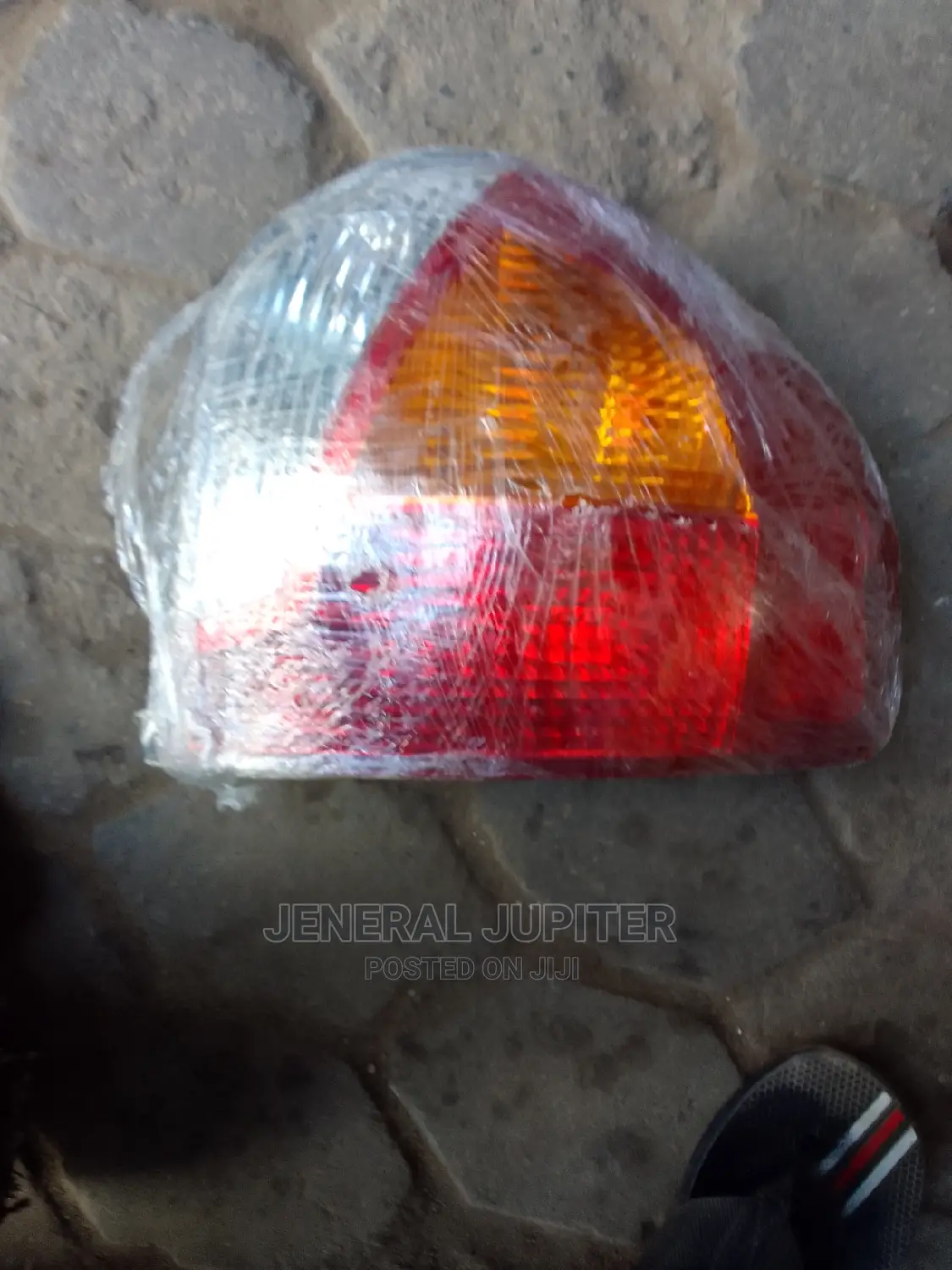 Hyundai Santafe 2005 Tail Light One .