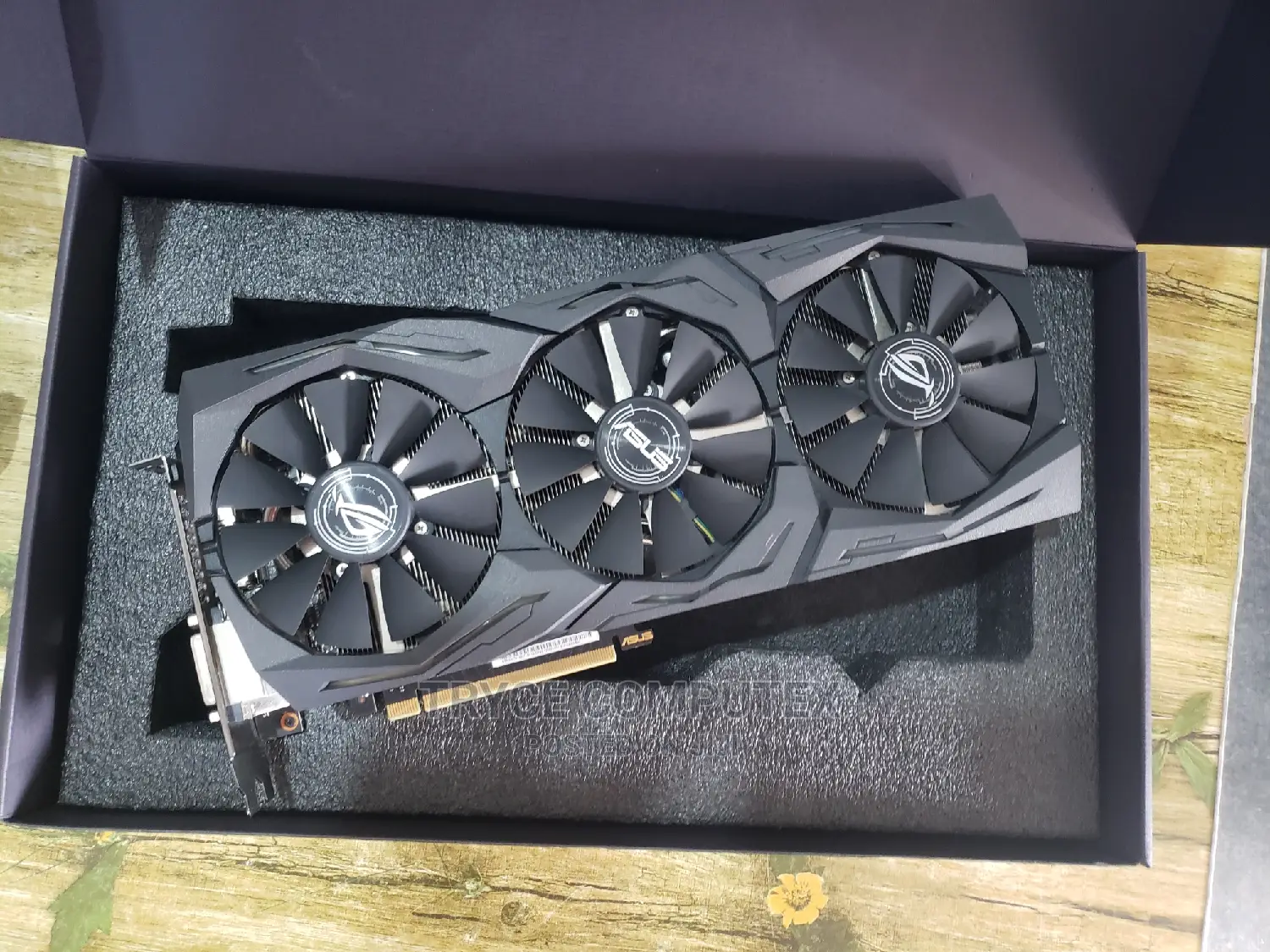 Asus Strix Rog GTX 1080ti 11gb Graphic Card