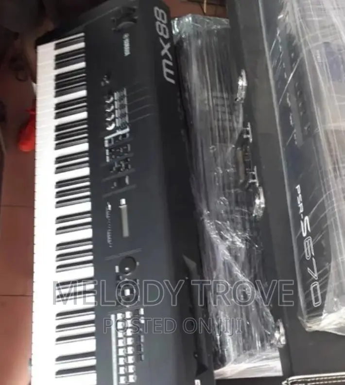 Yamaha MX88 Keyboard