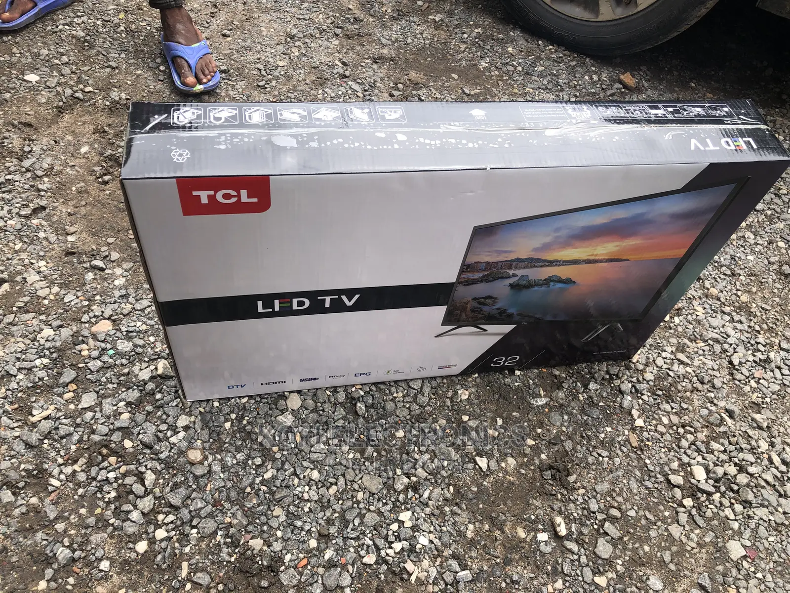 Buy This TCL 32D3200 LED TV