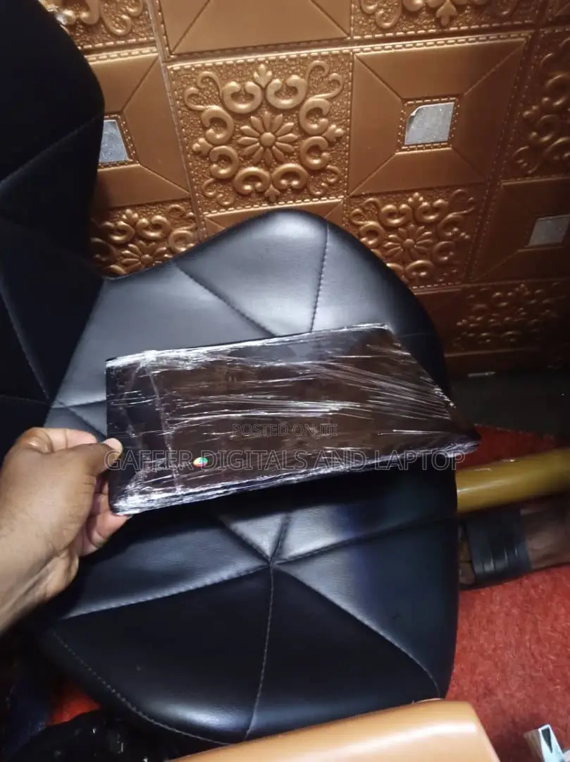 New Laptop Lenovo Chromebook C630 4GB Intel Celeron SSD 160GB