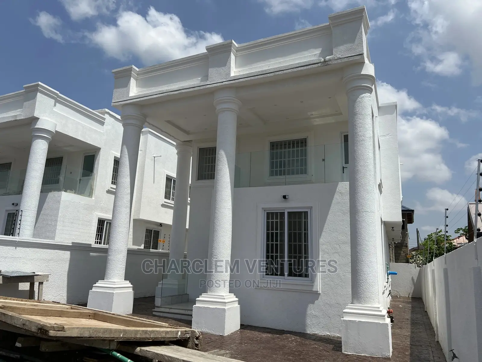 4bdrm Duplex in Accra Metropolitan for Sale