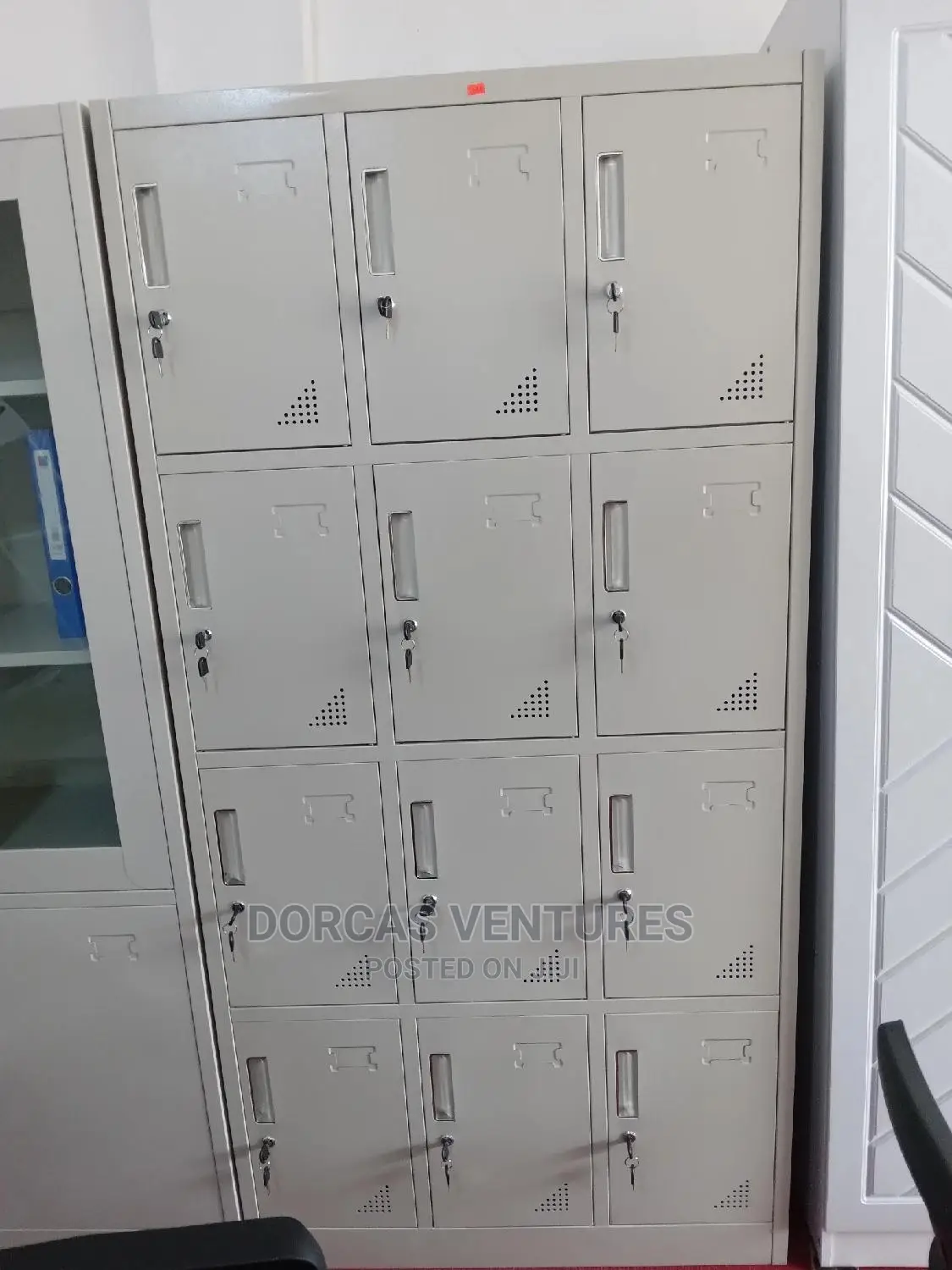 12 Doors Lockers