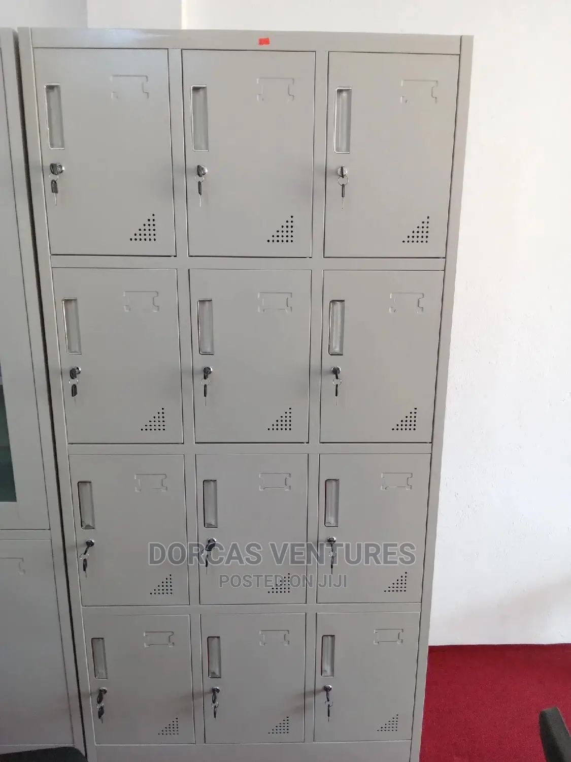 12 Doors Lockers