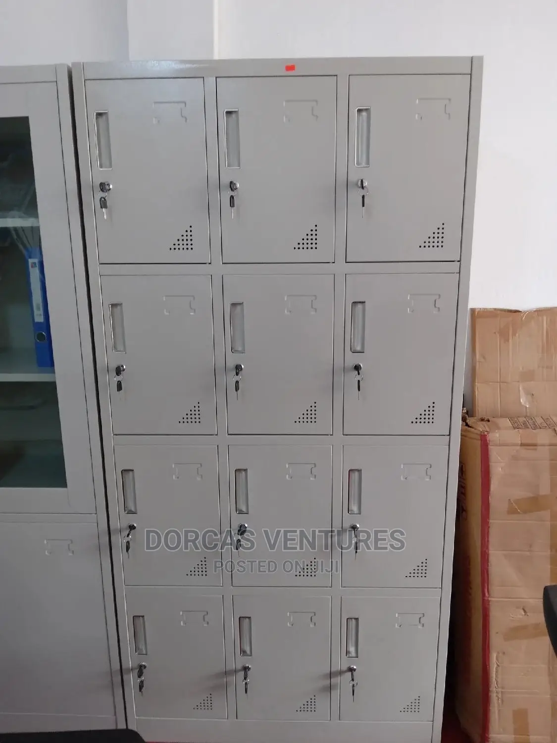 12 Doors Lockers