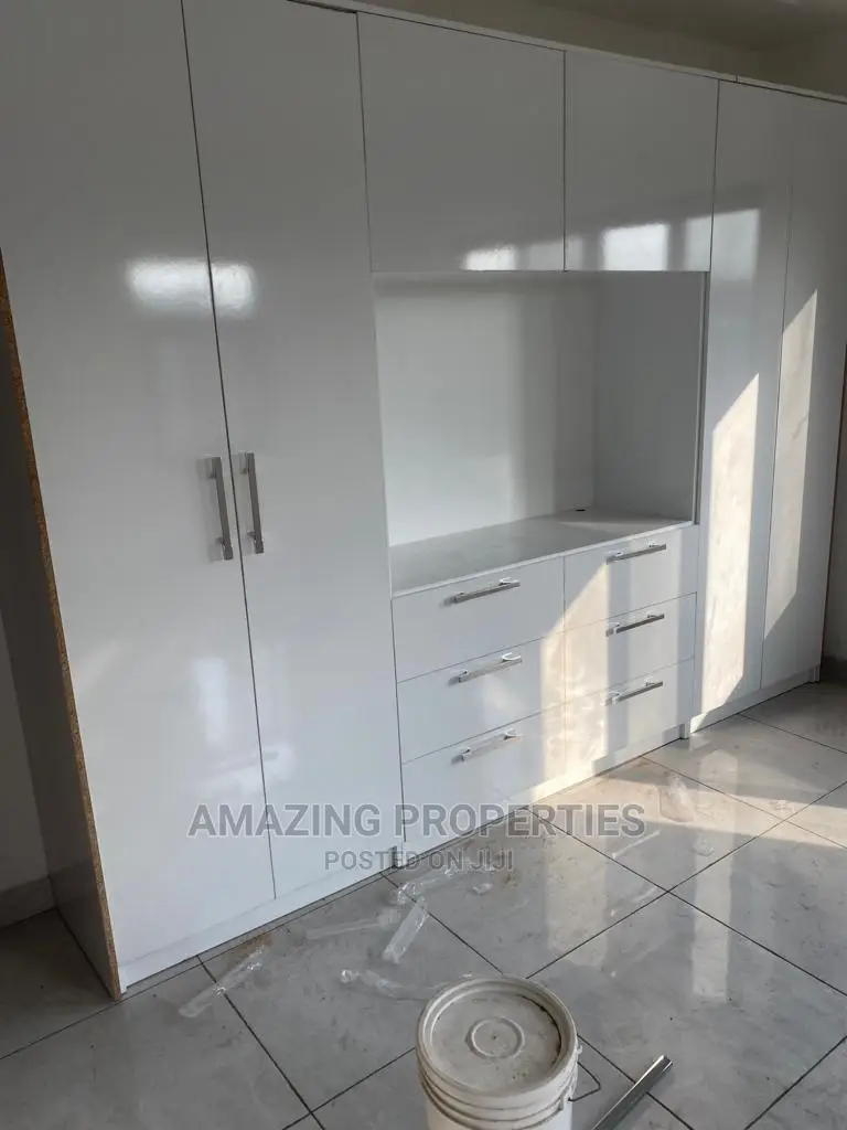 5bdrm House in Airport Residential Area for Sale
