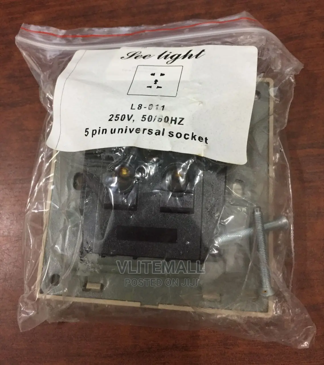 See Light 5pin Universal Socket