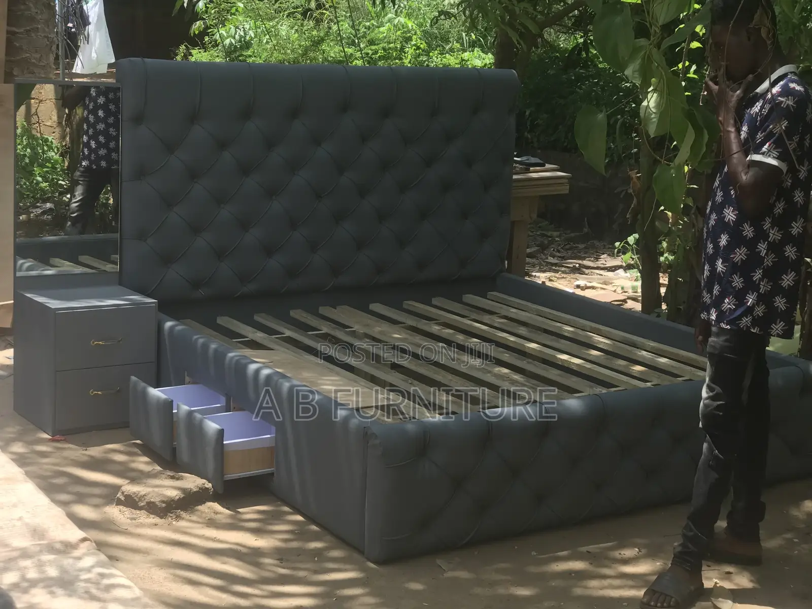 Queen Size Bed With Mirror Drower