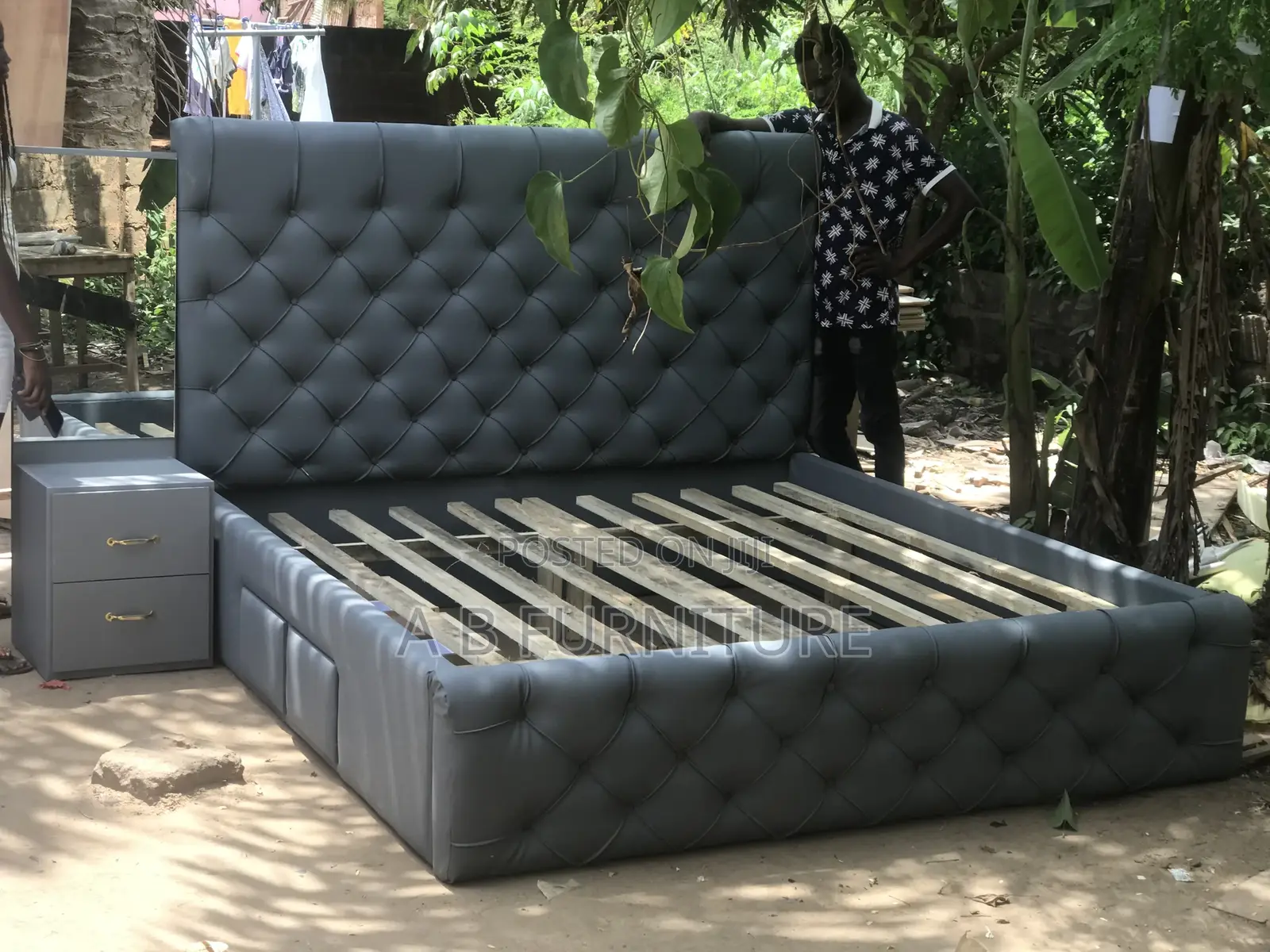 Queen Size Bed With Mirror Drower